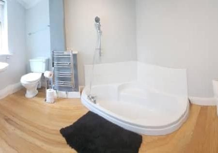Cosy 4 Bed Home Едмънтън Екстериор снимка
