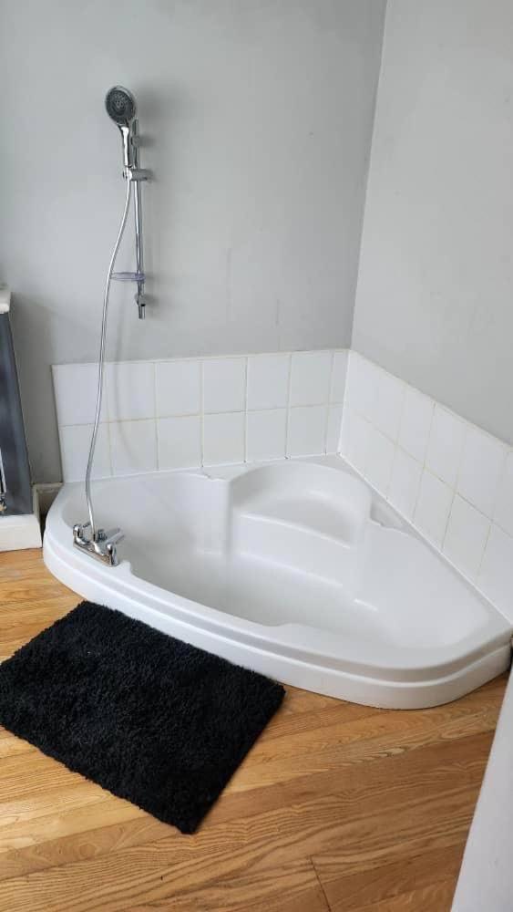 Cosy 4 Bed Home Едмънтън Екстериор снимка